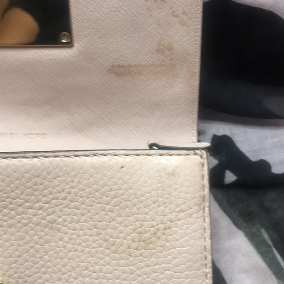 Michael Kors pink locking wallet - Picture 7 of 14